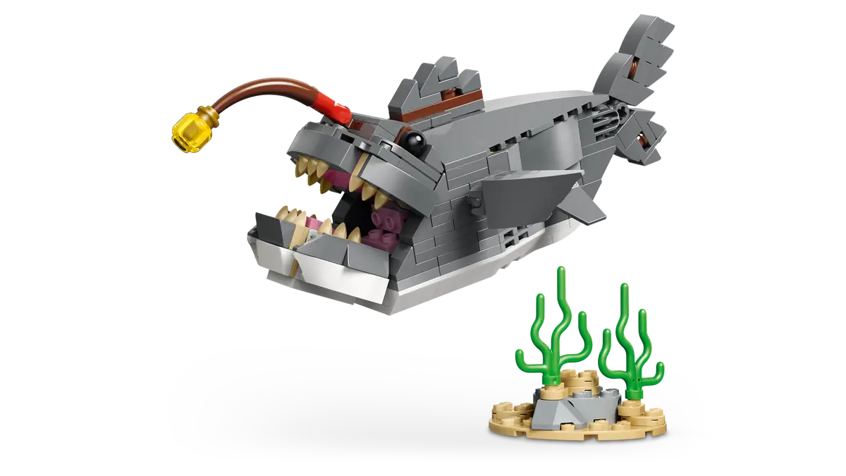 Lego Creator Fierce Shark With Treasure Chest 31381