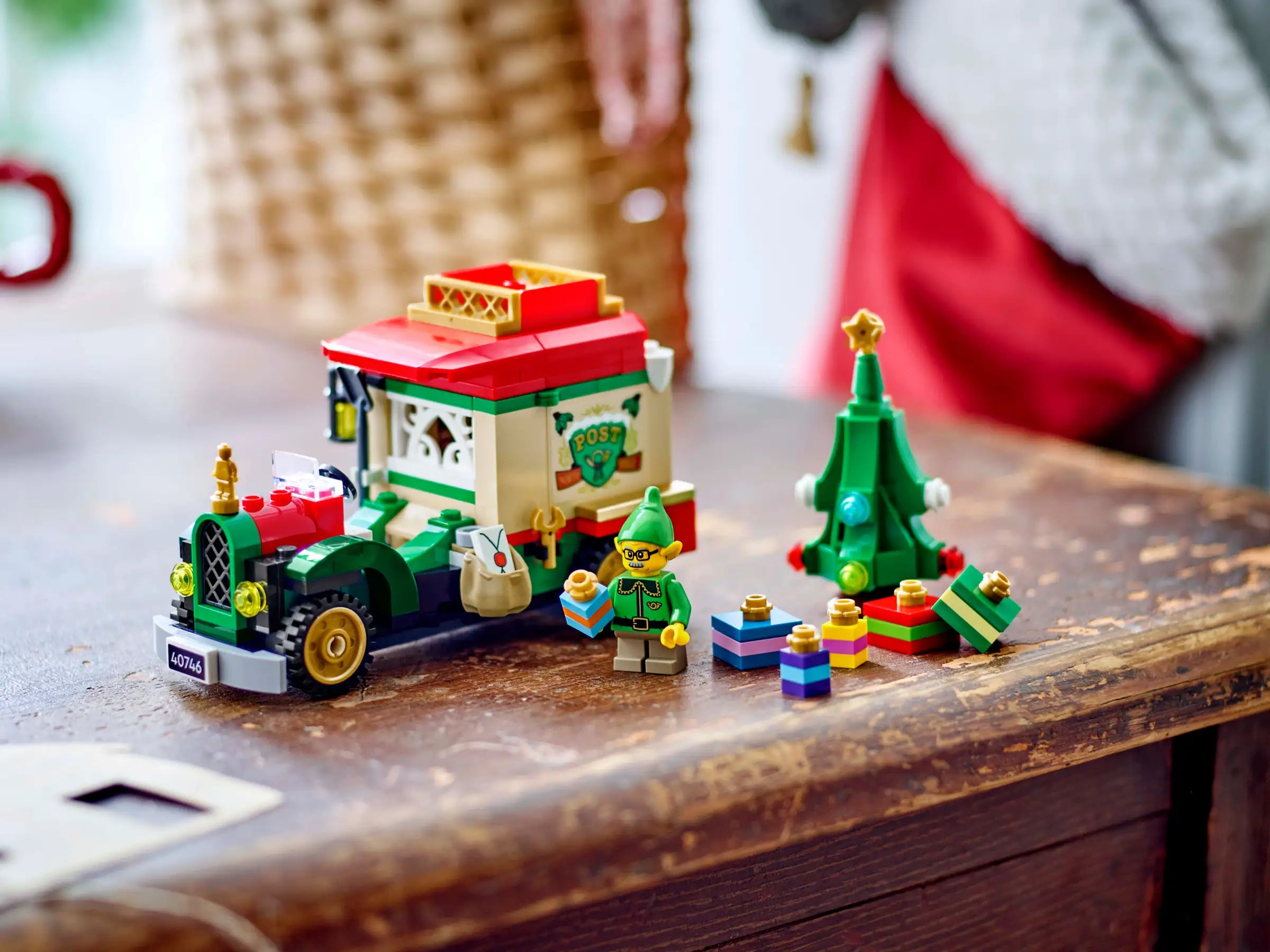 Lego Seasonal Santa Delivery Truck 40746