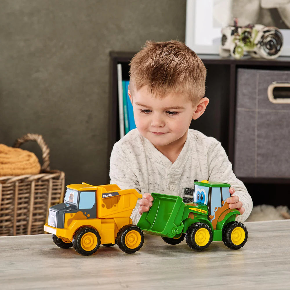 TOMY John Deere Farm Friends 18 mths +