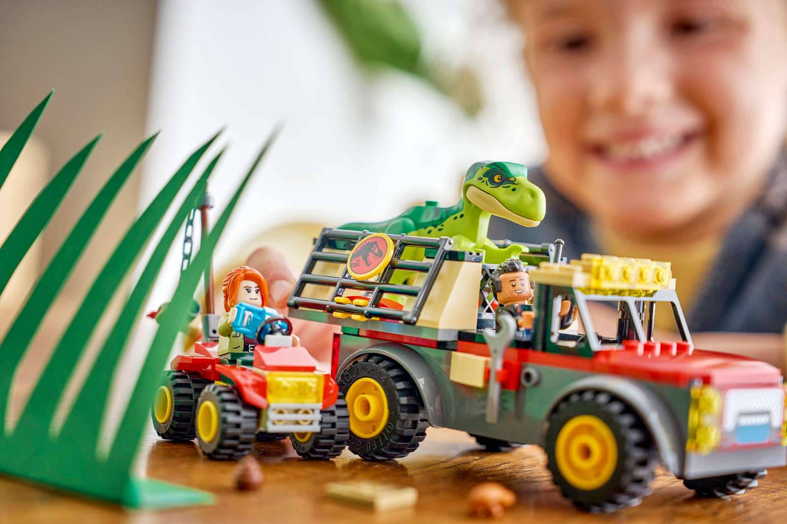 Jurassic World Young T. Rex Transport Truck 77978